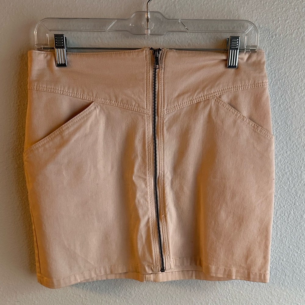 Adorable tan mini skirt with zipper